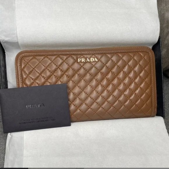 EUC Prada Soft Calf Quilted Zippy Wallet w/ Original Box, Tissue and COA! - Picture 2 of 14